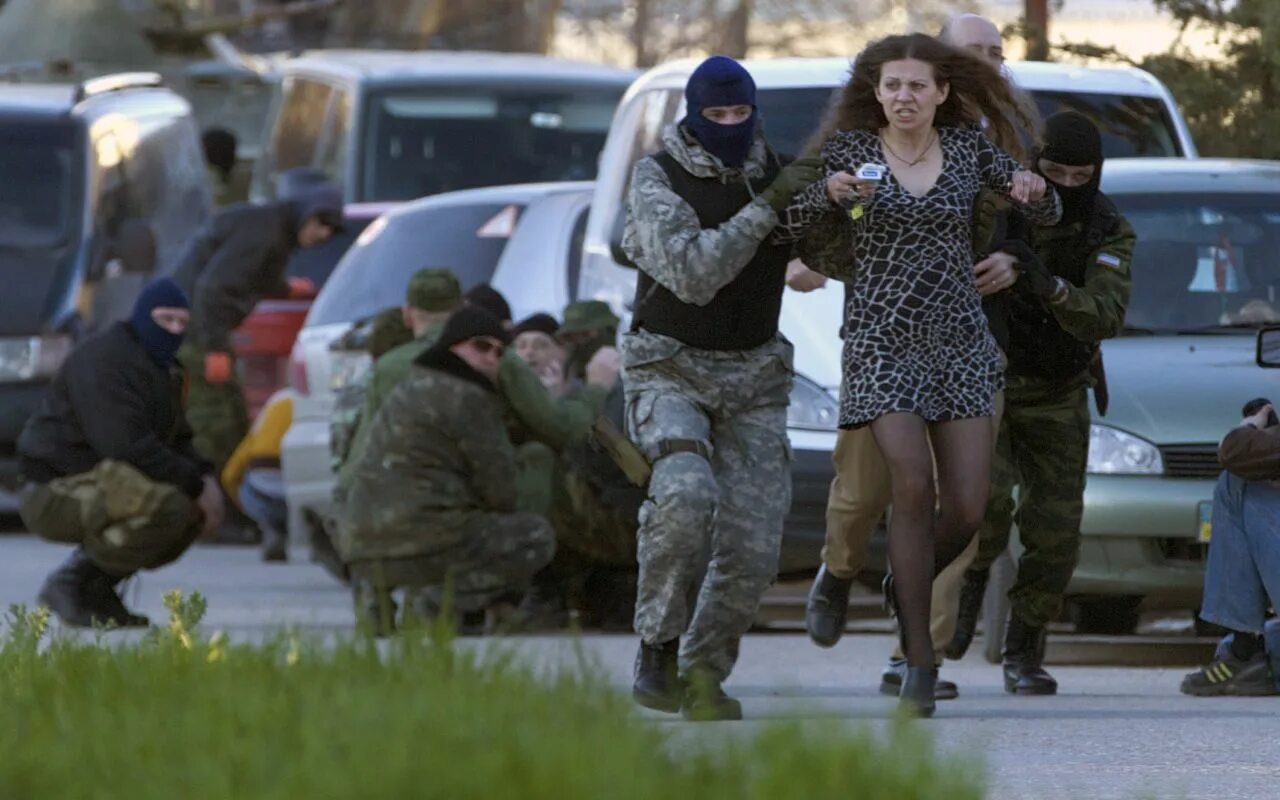 Штурм 2014. Штурм бельбека 2014. штурм аэродрома бельбек. крым 2014 бельбек. крым 2014 военные бельбек.