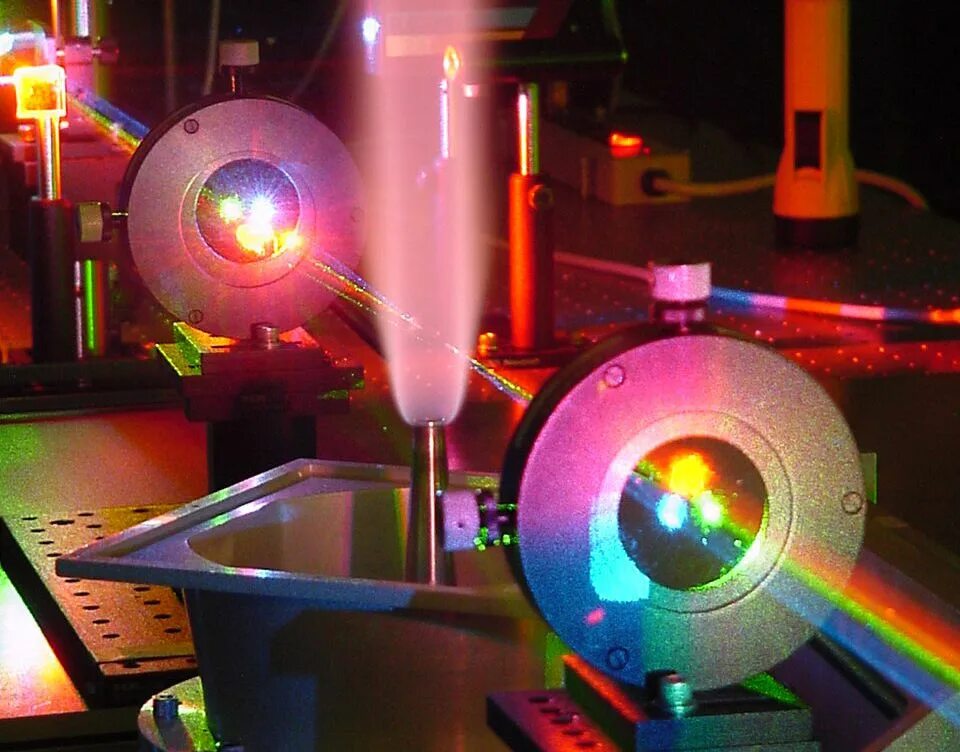 Эксплуатация лазерных. Лазеры в промышленности. Лазерные технологии. Лазерная установка. Оптический лазер.