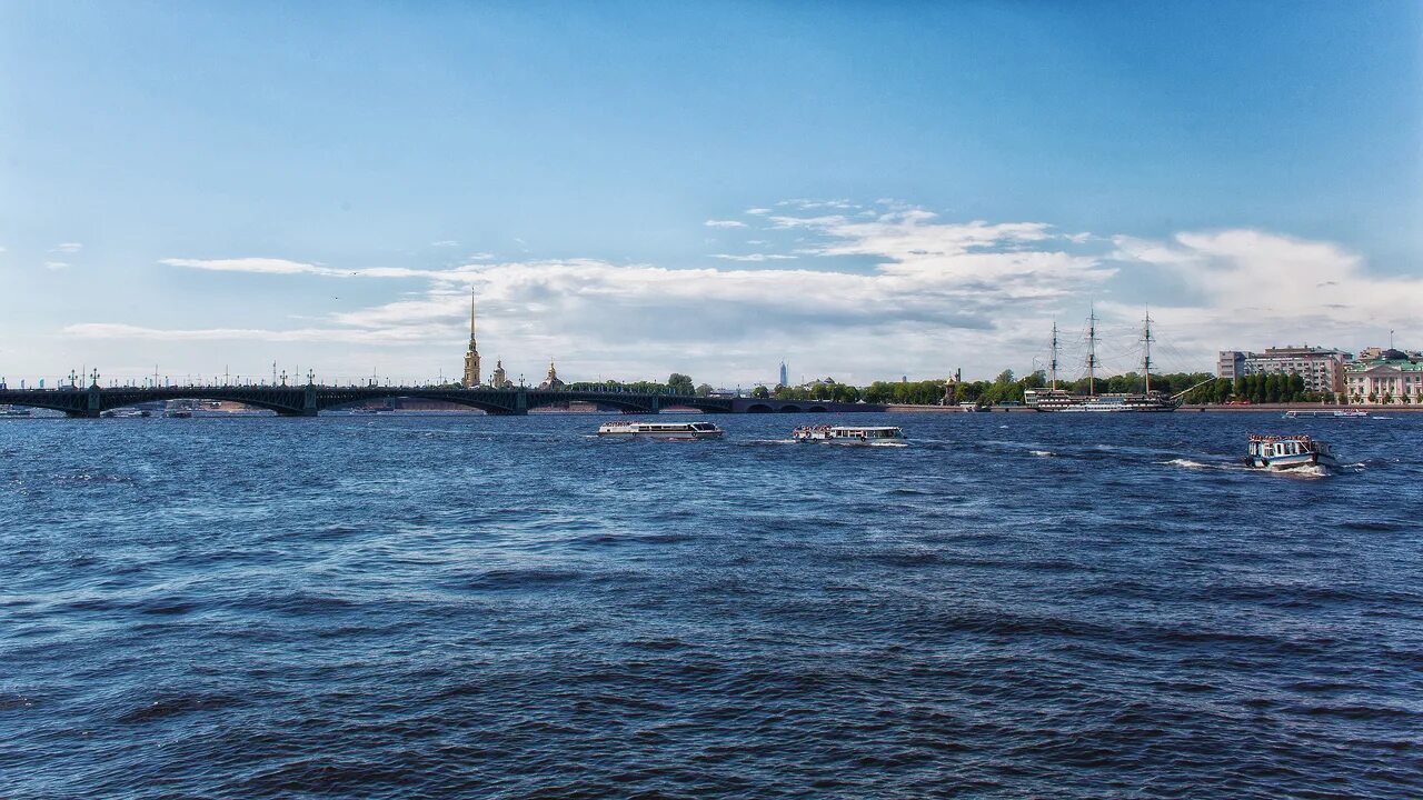 Ширина реки невы. Река Нева СПБ. Нева Главная река Петербурга. Вид на Неву Санкт-Петербург. Город над вольной Невой.