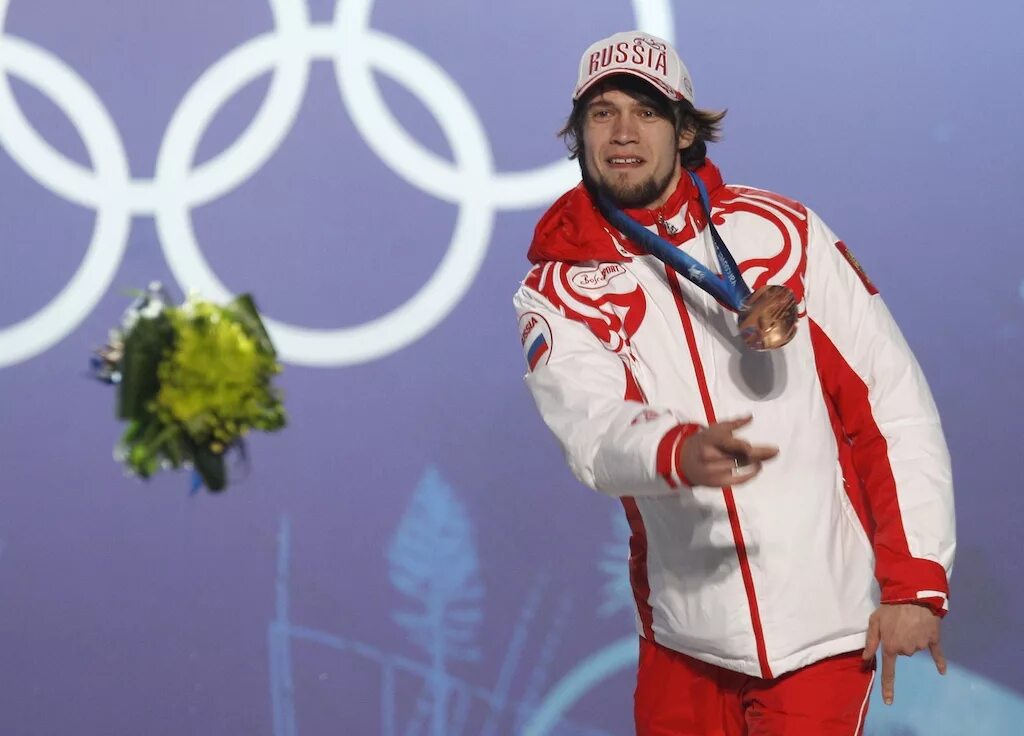 бронзовый призер олимпийских игр. семен елистратов пекин 2022. василий мосин ои 2012. василий мосин олимпийский призер. елена вяльбе.