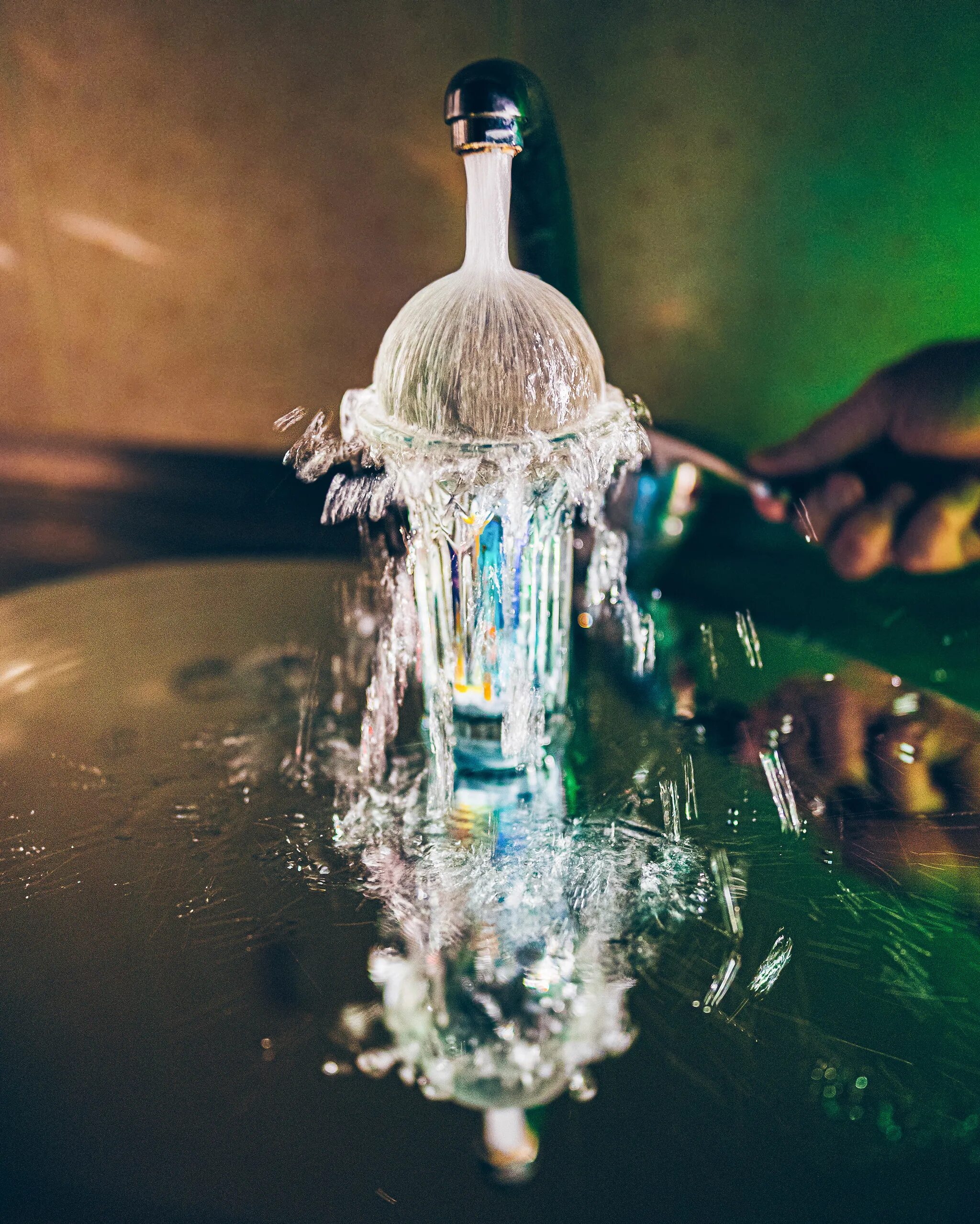 Бегущий по лезвию тест. Фотографии с длинной выдержкой с гирляндой. Девушка в пробирке арт. Лэйн ивакура. Эксперименты лэйн.