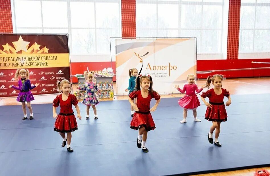 Ансамбль танца аллегро кувандык. Танцы аллегро иркутск. Аллегро иркутск студия танца. Аллегро танцы. Аллегро кемерово танцы.