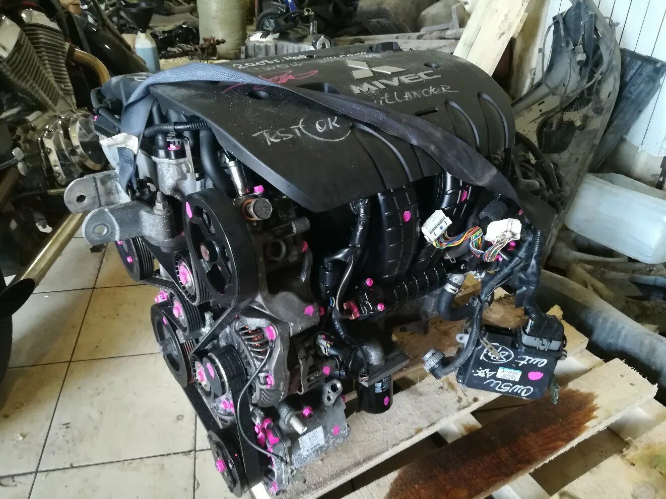 4b12 Mitsubishi двигатель. Двигатель Мицубиси Аутлендер 2.4 4b12. 4b12 мотор Outlander. Митсубиси Аутлендер мотор 4в12. Двигатель мицубиси аутлендер хл