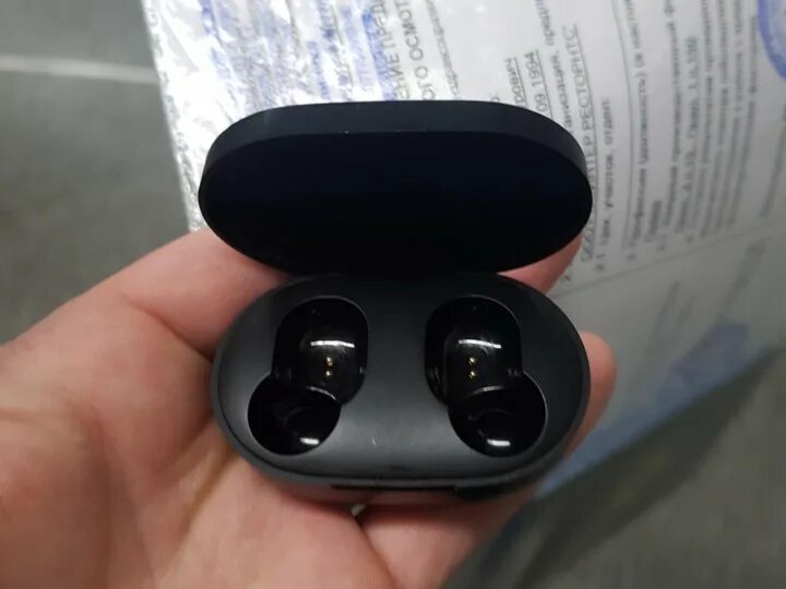 наушники от эпл аирподс 2. грязные наушники airpods. Galaxy buds 2 чехол. Bloody m30 чехол. потерянный кейс от наушников.