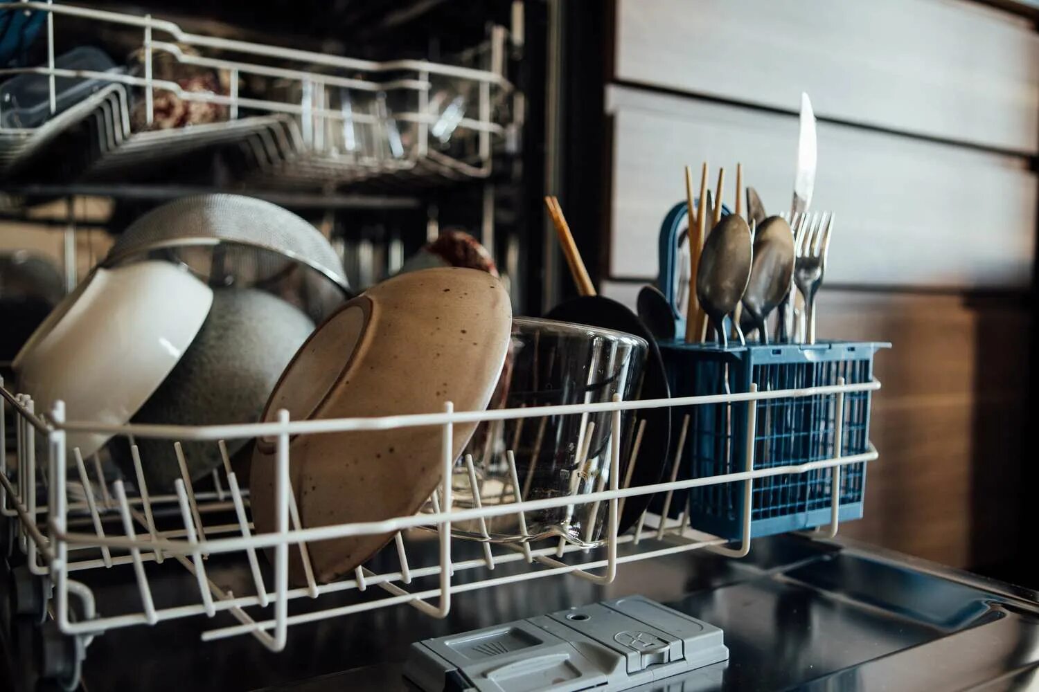 Что нельзя мыть в посудомоечной машине. Способы укладки посуды в посудомоечную машину.