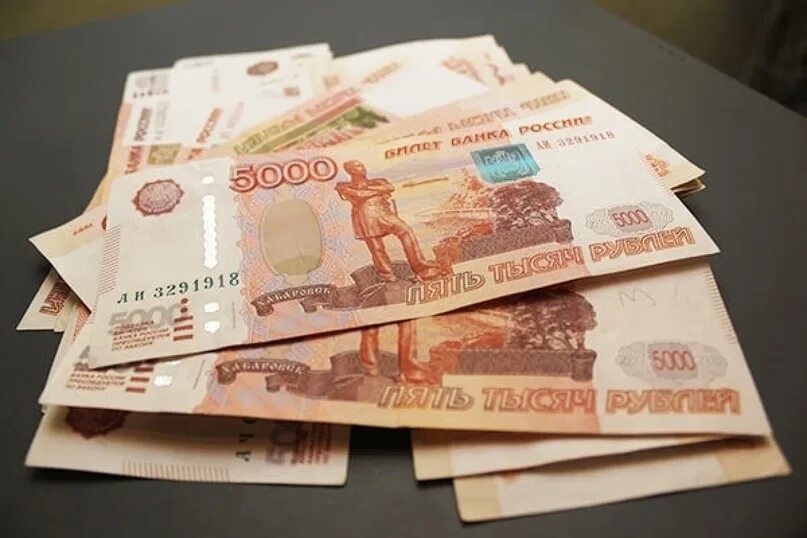 Не менее 100 тысяч рублей