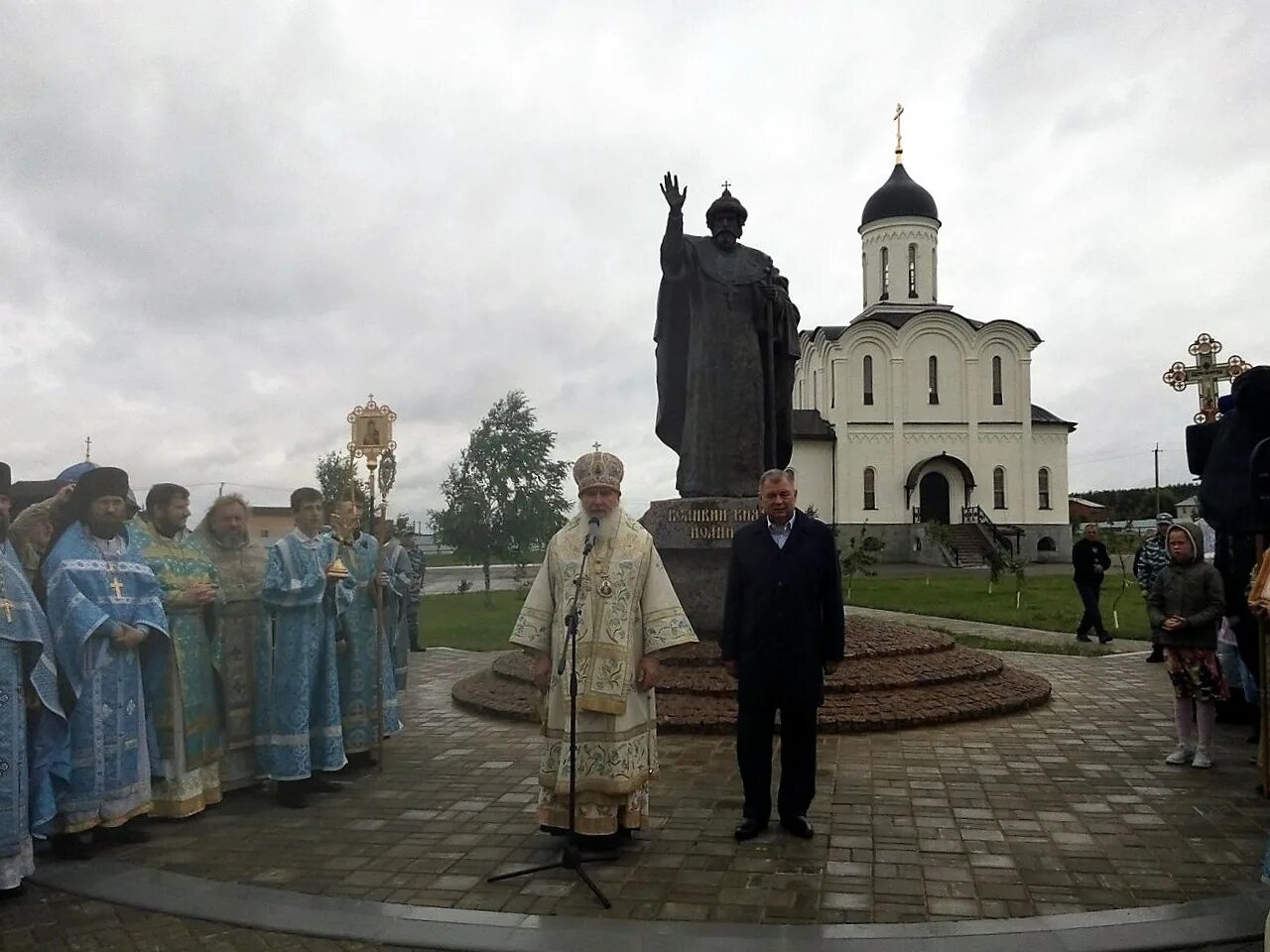 Памятник ивану 3. Памятник ивану 3 в калуге стояние на угре. памятник ивану 3 в калужской области. памятник иоанну 3 в калуге. памятник ивану 3 во владимирском скиту.