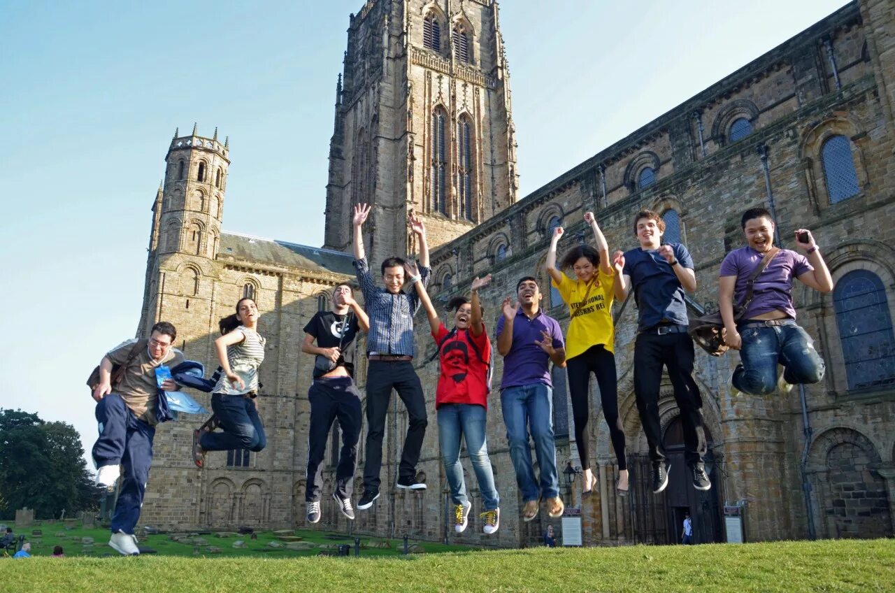 Students cambridge cambridge university. Даремский университет Великобритания факультеты. Студенты Даремского университета. Дюрхам университет. Бристольский вуз в Британии.