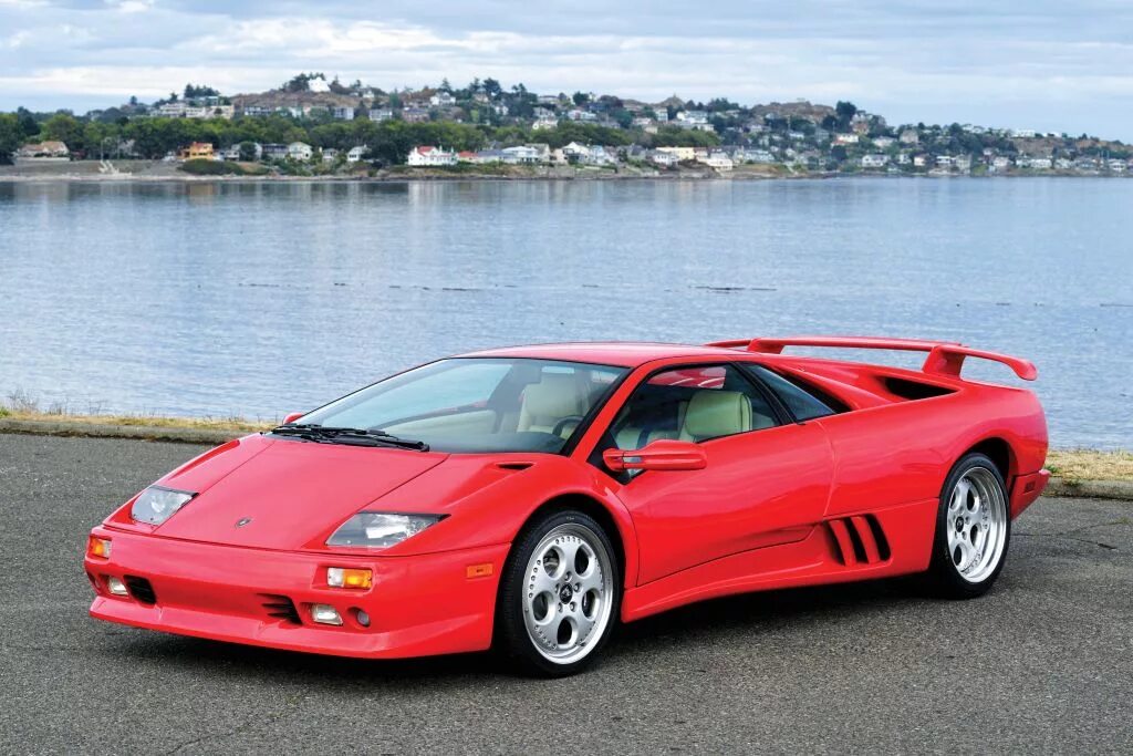 Lamborghini diablo дверь. Ламборджини дьябло 1990. Красный диабло. Красный диабло. Lamborghini diablo vt 1990.
