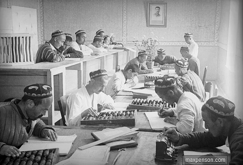 Бухгалтерия в древности. Интересные факты о бухгалтерском учете. Первый бухгалтер. Маринус ван реймерсвале сборщики податей. Старинные бухгалтерские книги.