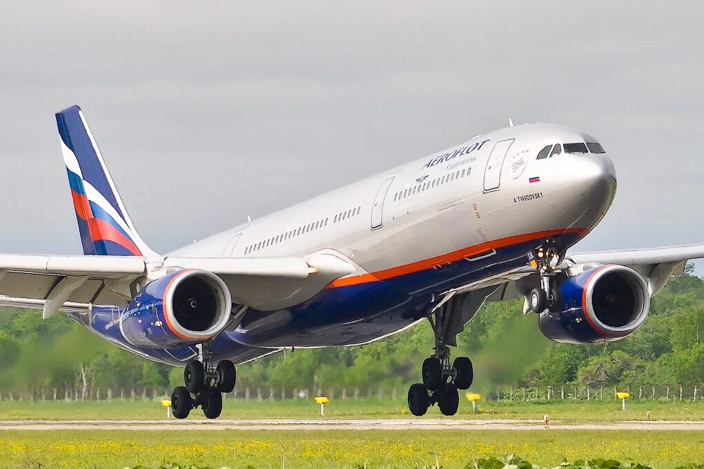 Aeroflot plane. Самолеты авиакомпании Аэрофлот. Авиакомпания Аэрофлот российские авиалинии. Пассажирский самолет Аэрофлот. Самолет Аэрофлот 21е.