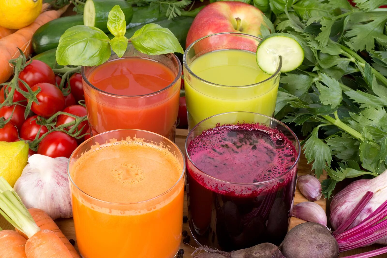 Vegetable juice. Свежевыжатый сок. Фруктовые и овощные соки. Свежевыжатый овощной сок. Свежевыжатые фруктовые соки.