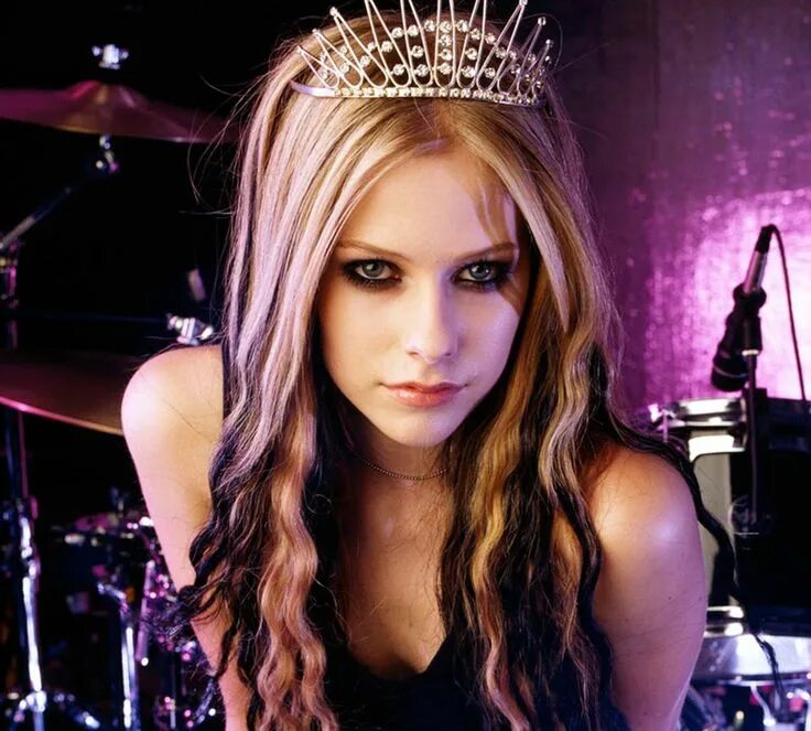 Аврил лавин 1984. Канадская певица аврил лавин. Fdhbk kfdfy. Аврил лавин. Аврил лавин 2003.