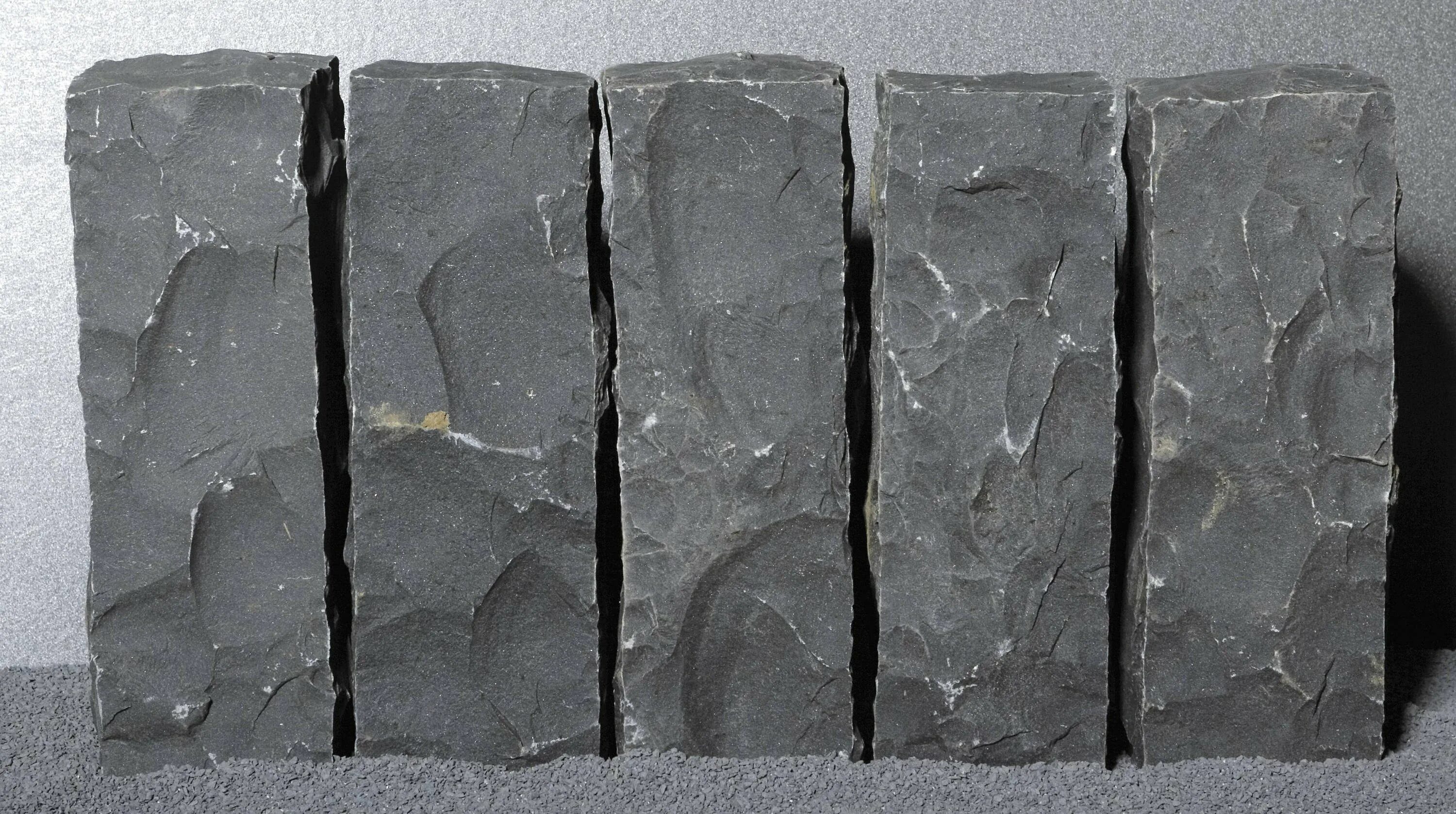 Базальт это минерал. Базальт камень. Базальт Горная порода. Базальт магматическая порода. Вулканический базальт.