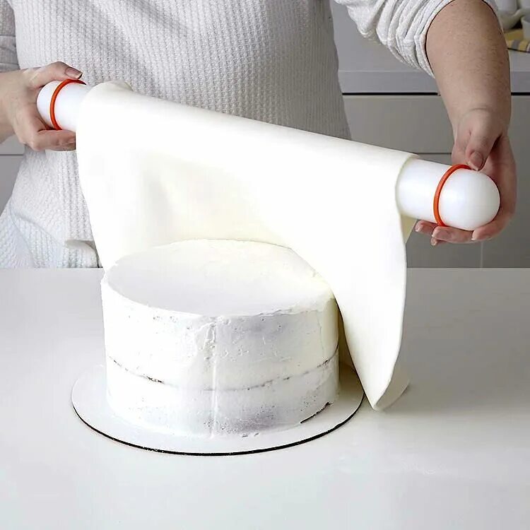 Торт обтянут мастикой. Обтяжка торта мастикой с ромбами. Торт обтяжка. Обтяжка торта мастикой. Торт покрытый мастикой.