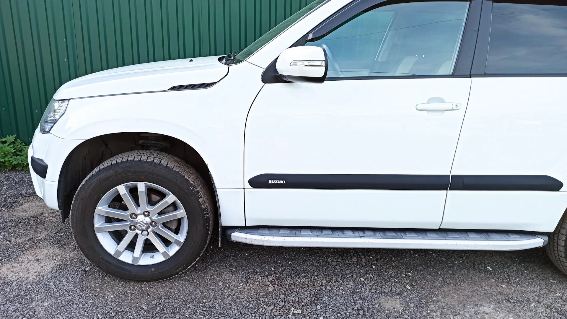 Suzuki grand vitara 2010 молдинги дверей armster. Молдинг сузуки гранд витара 2008. Молдинг на дверь suzuki grand vitara. Молдинг на дверь suzuki grand vitara. Молдинг дверей сузуки гранд витара.