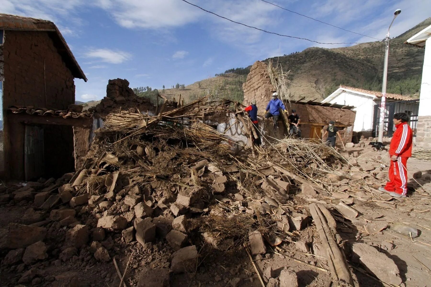 Землетрясение в Чечне 2008. Землетрясение в Южном Перу в 2001 году. Землетрясение магнитудой 7.7. Перу 1971 землетрясение. Землетрясение в 80