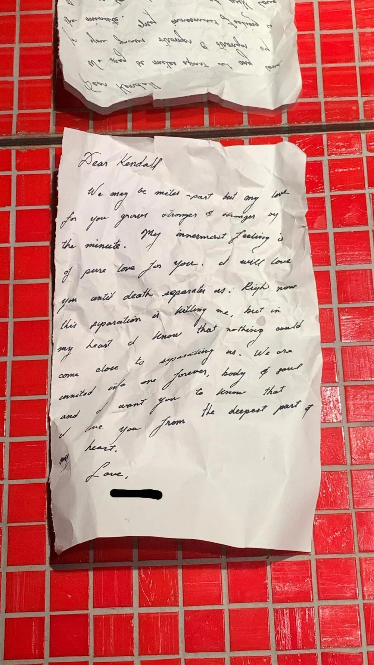 Записка от тайного поклонника. От тайного поклонника. Записка к цветам. Записка для тайного друга. Маме от таинственного человека.