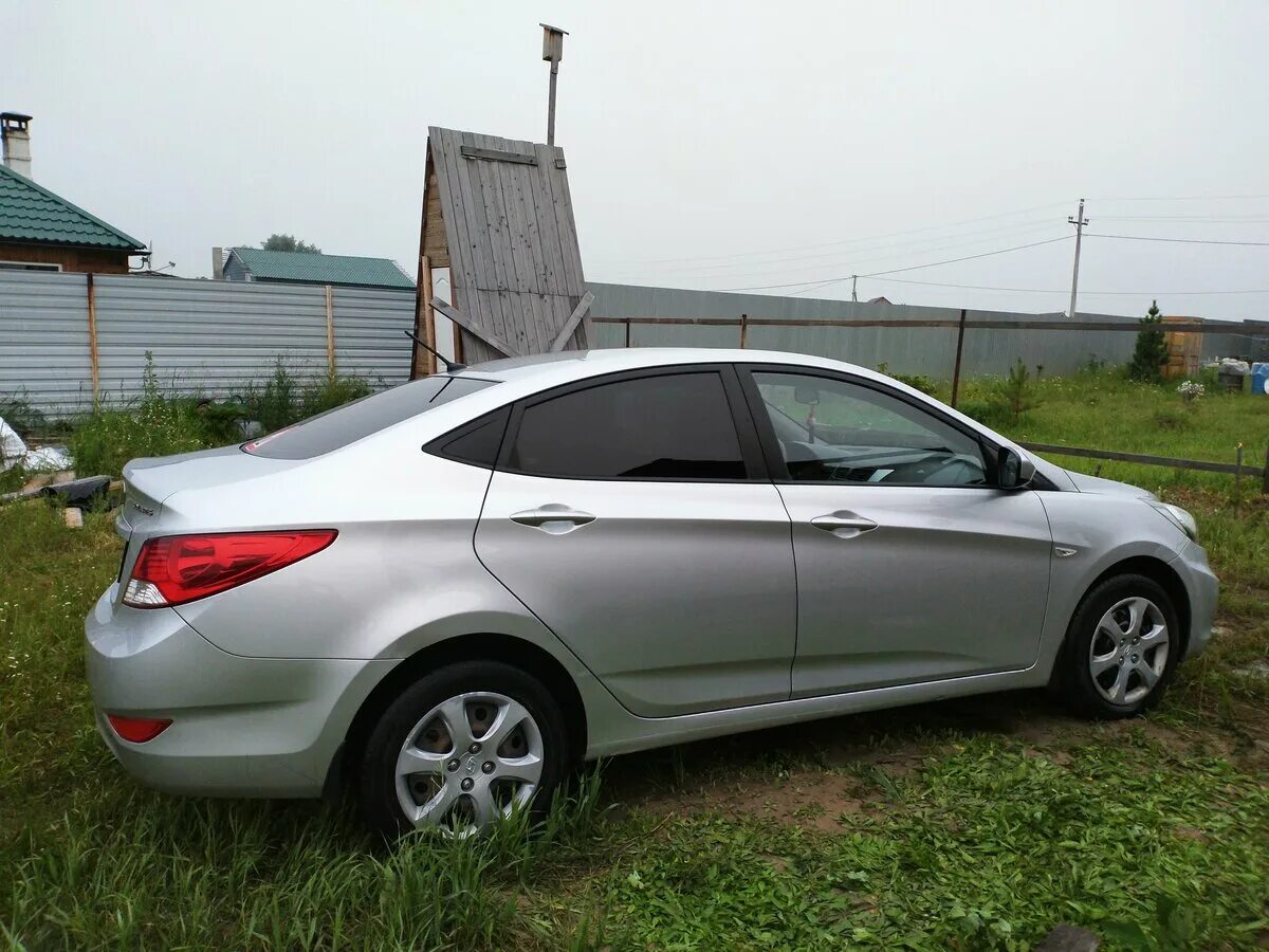 Цвета соляриса 2012 года. Hyundai solaris 2012 серебристый. хендай солярис 2012 седан серебристый. хендай солярис серебристый 2014. серебряный солярис 2015 1.4 автомат.
