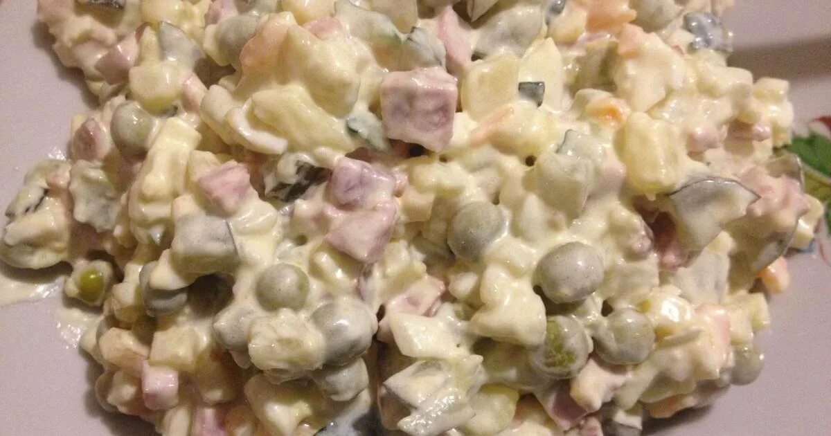 Салат московский классический. Московский салат ингредиенты. Как сделать московский салат. Московский салат рецепт. Как сделать московский салат.