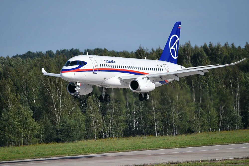 Отзывы самолетов россии. SSJ-100 самолет. Самолет сухой Суперджет 100. Sukhoi SSJ 100. Самолёт Суперджет 100 Россия.