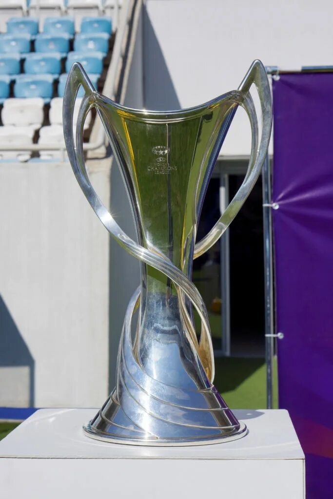 Кубок Лиги конференций УЕФА. Лига наций УЕФА трофей. Кубок УЕФА Кубок УЕФА 2022. Суперкубок УЕФА трофей 2021.