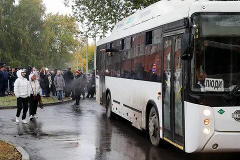 Три автобусные колонны со школьниками