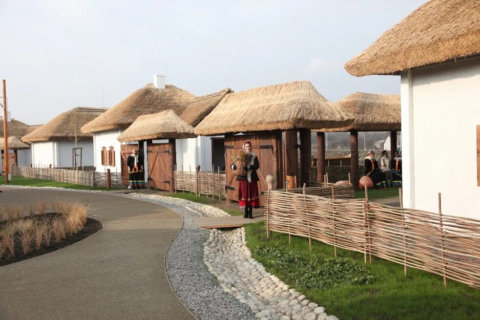 колотиловка белгородской области этнодеревня. колотиловка белгородской области этнодеревня. колотиловка краснояружский район слобожанщина. историко-культурный комплекс линия сталина, беларусь. историко культурный комплекс.