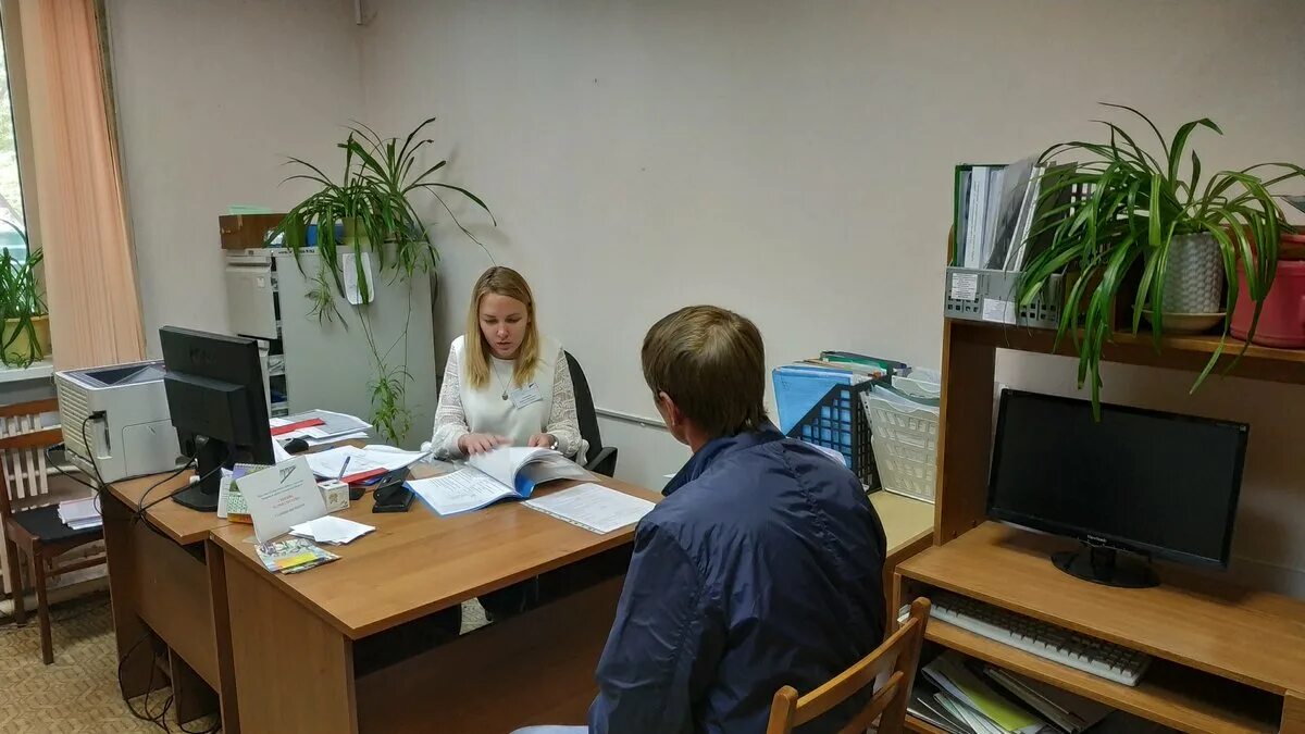 Отдел кадров города. Отдел кадров фото. Биржа труда Ульяновск Заволжский район. ЦЗН Ульяновск. Центр занятости Железнодорожный.