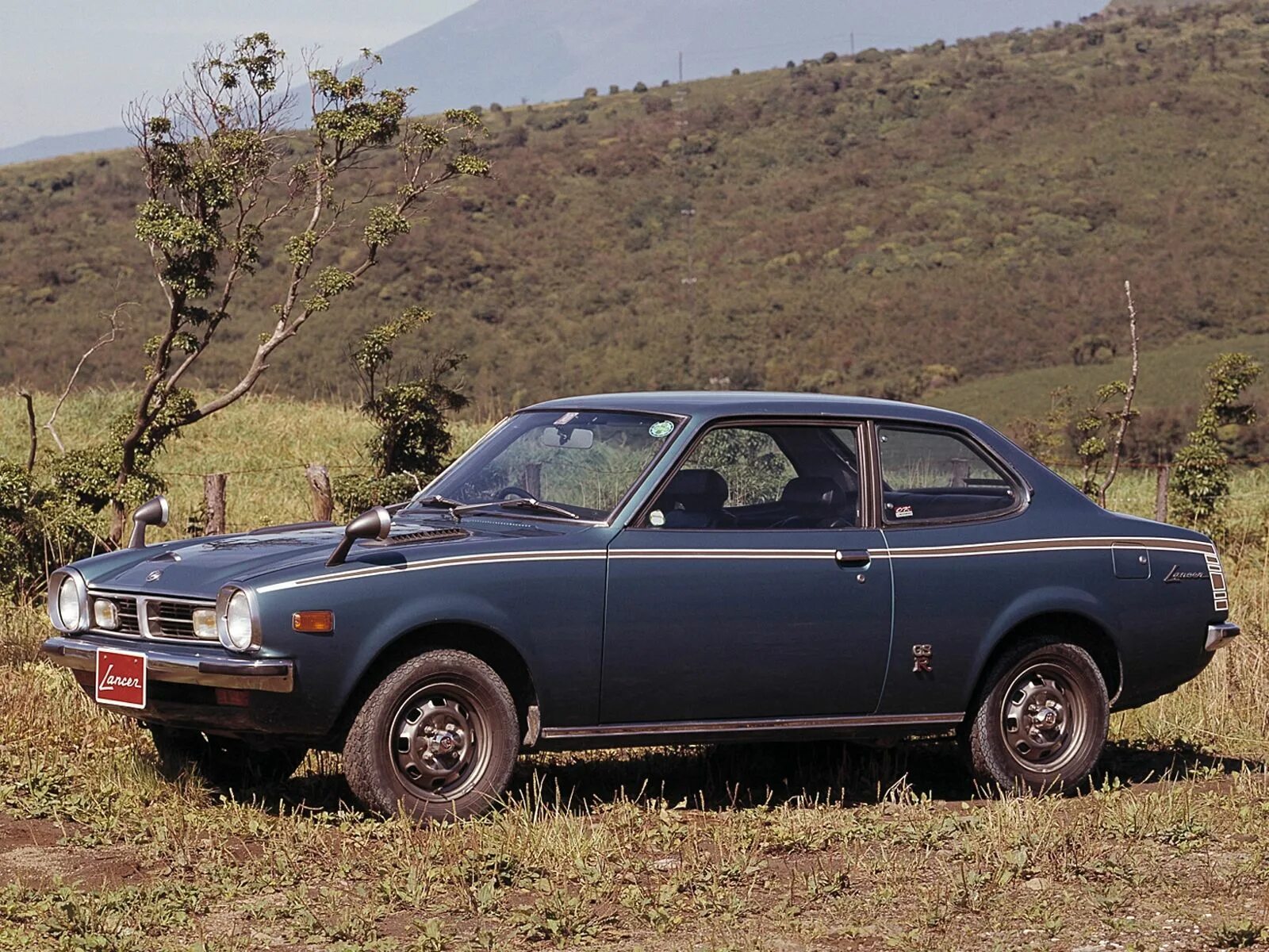 Mitsubishi lancer 1 поколение. Лансер 1 поколение. Mitsubishi lancer 1973. Mitsubishi lancer 1. Mitsubishi lancer 1 поколение.