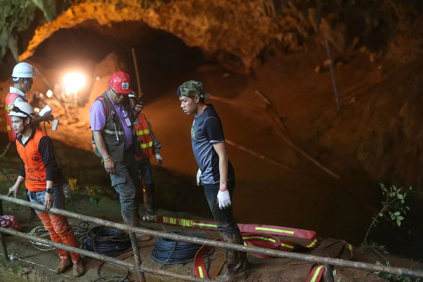Спасение детей из пещеры в Таиланде. Спасение детей из пещеры в Таиланде 2018. Спасательная операция в Тайланде в пещере. Пещера Тхам Луанг.