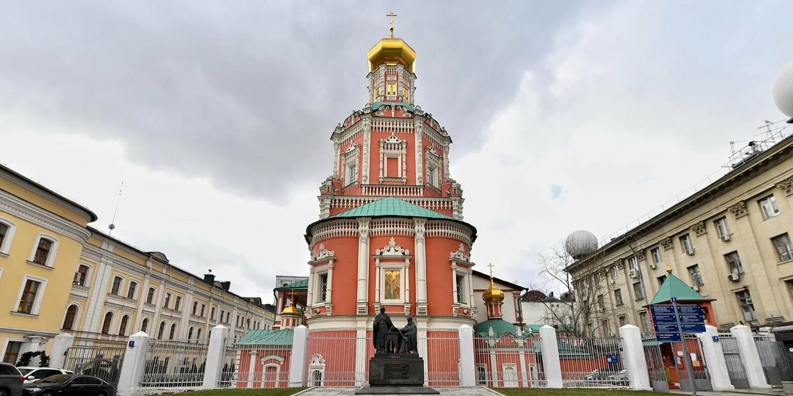 Богоявленский монастырь город. Богоявленский собор богоявленского монастыря в москве. Богоявленский собор китай город. Собор богоявленского монастыря в москве. Богоявленский собор в москве богоявленский переулок.