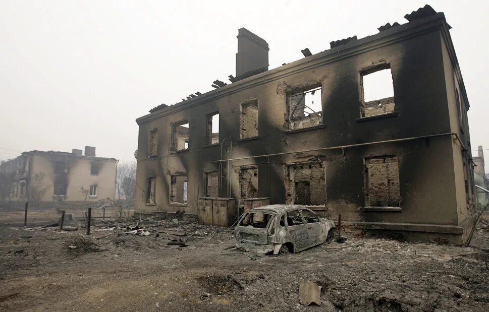 Пожар в уяре красноярского края 07. Последствия пожара домов. Дом 12 на никитском бульваре пожар. Комната после пожара. Последствия пожара домов.