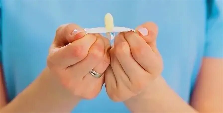 Как правильно вводить свечи ректально. Как вставлять вагинальные свечи. Что такое ректальное введение свечей. Как правильно вводить свечку ректально. Схема введения ректальных свечей.