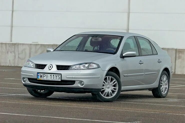 Дизельные renault. Рено дизель 2001. Легковой автомобиль Рено дизельный. Рено дизель пятидверный. Рено на дизеле модели.