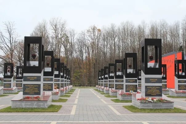 Хацунь мемориальный комплекс. Хацунь мемориальный комплекс Брянск. Памятник Хацунь в Брянске. Деревня хацунь брянской области на карте россии