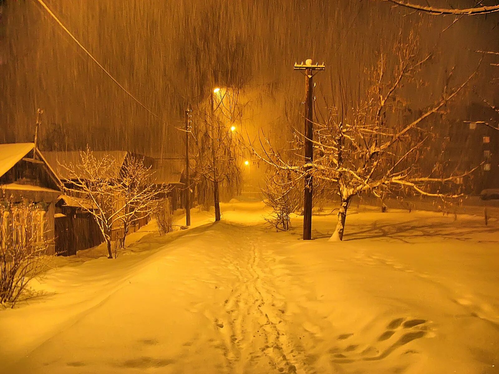Поздний зимний вечер. Зима. К вечеру. Зима деревня вечер. Зима ночь. Снегопад ночью в деревне.