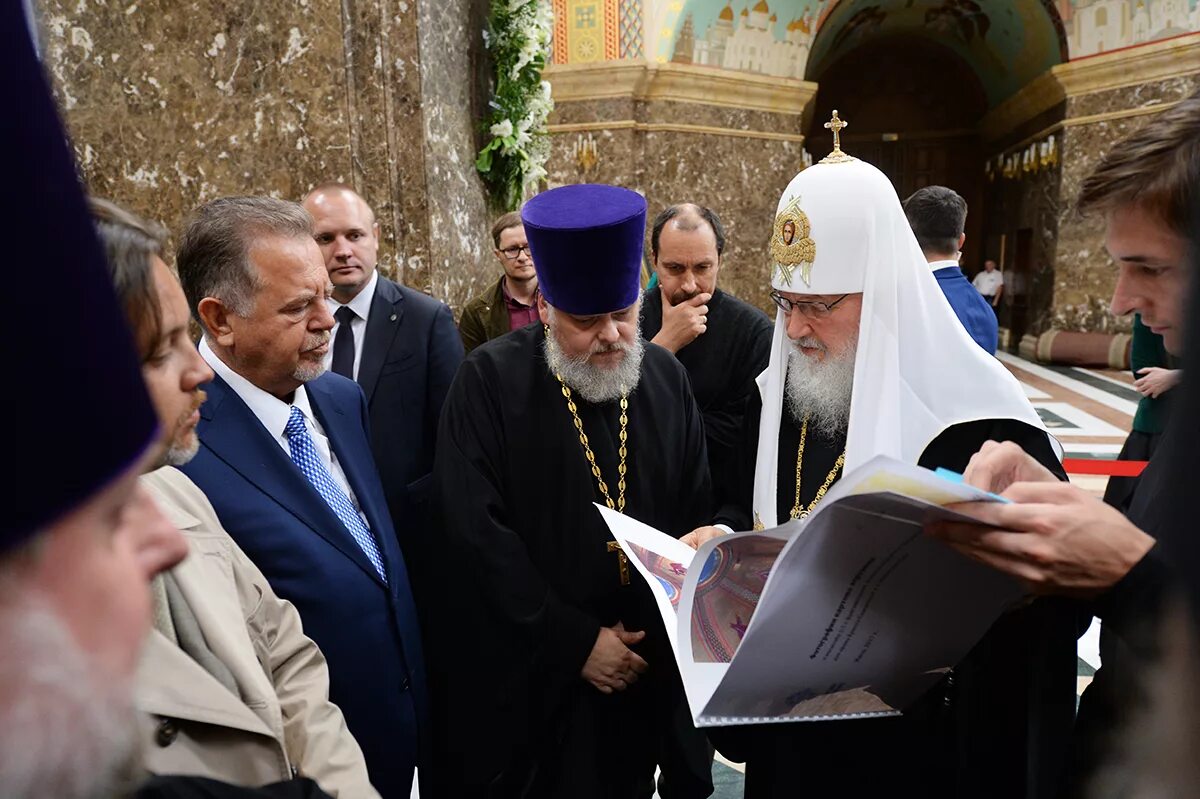 храм христа спасителя калининград внутри. служба в храме спасителя калининград. служба в храме спасителя калининград. вечерняя чин прощения. церковная лавка храма христа спасителя.