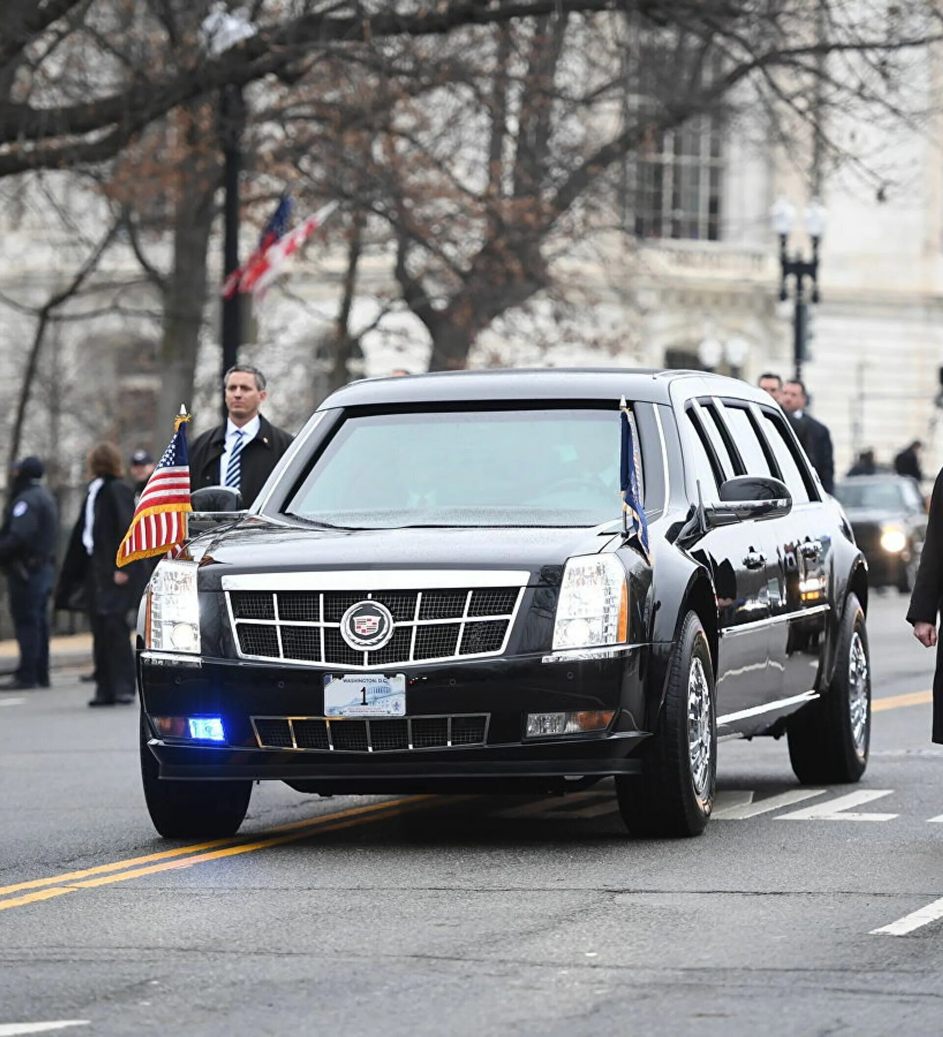 Cadillac байдена. Автомобиль президента сша джо байдена. Машина байдена. Машина президента сша байдена. Кортеж джо байдена.