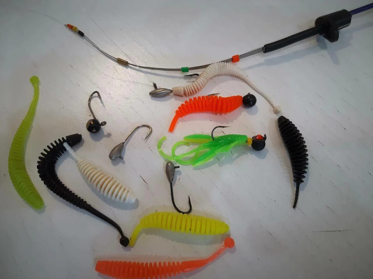 Донная оснастка на форель. Снасть на форель. Снасть сбирулино бомбарда. Снасть на форель. Ловля форели на пасту на фидер оснастка.