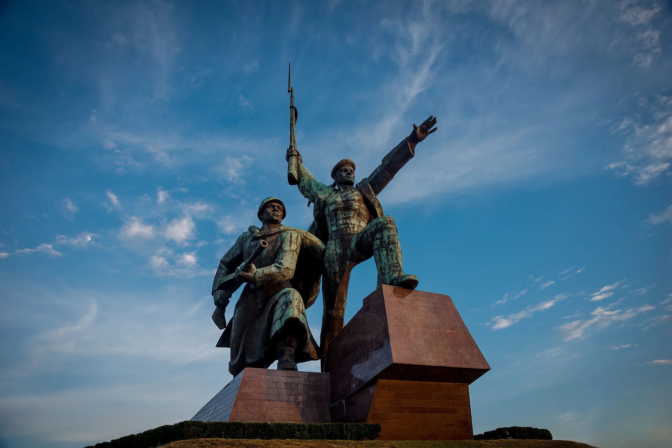 Монумент победы севастополь. Памятник солдатам севастополь. Мемориал победы севастополь. Монумент победы севастополь. Памятник солдатам севастополь.