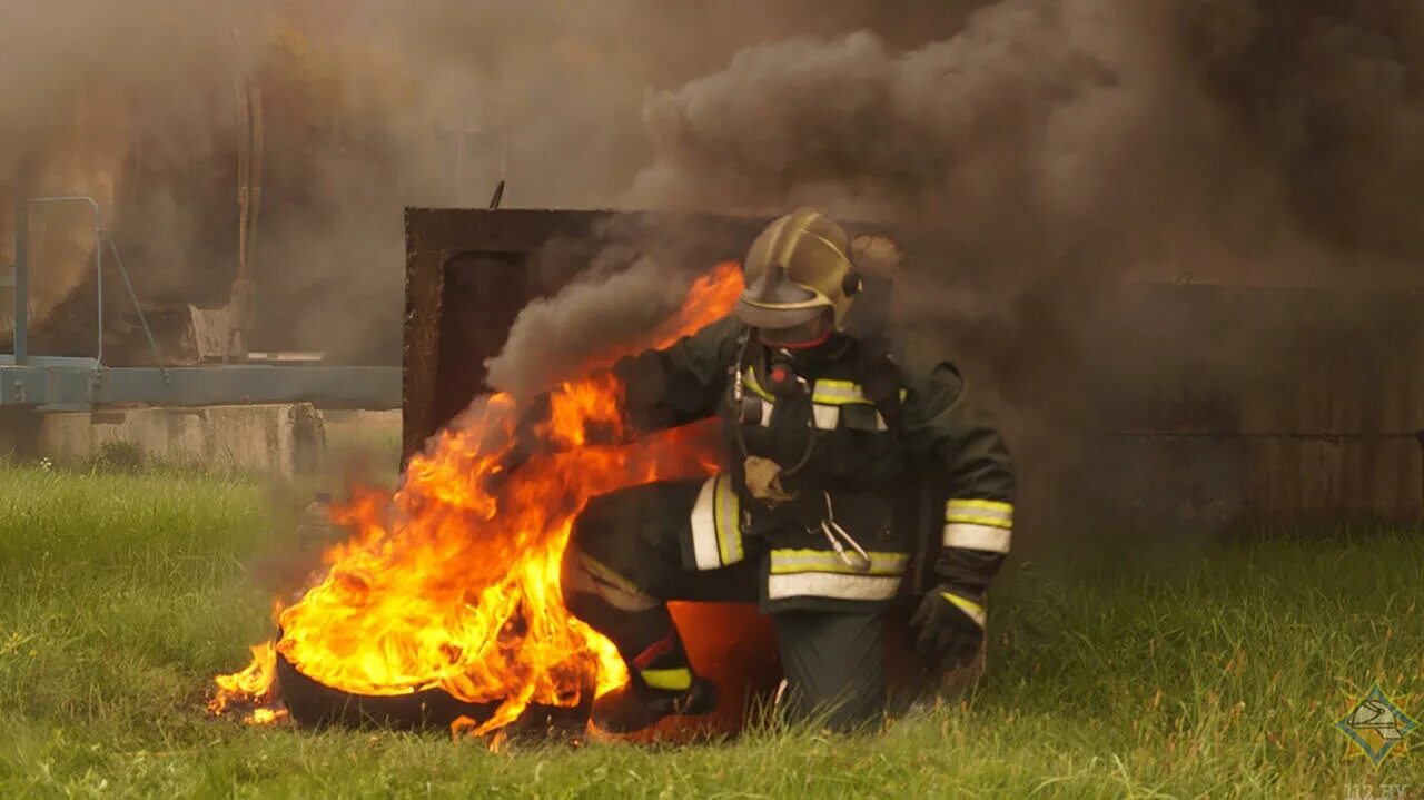 Всегда готов прийти на помощь. Всегда спасателем. Проект профессия спасатель. Герои спасатели. Всегда спасателем.
