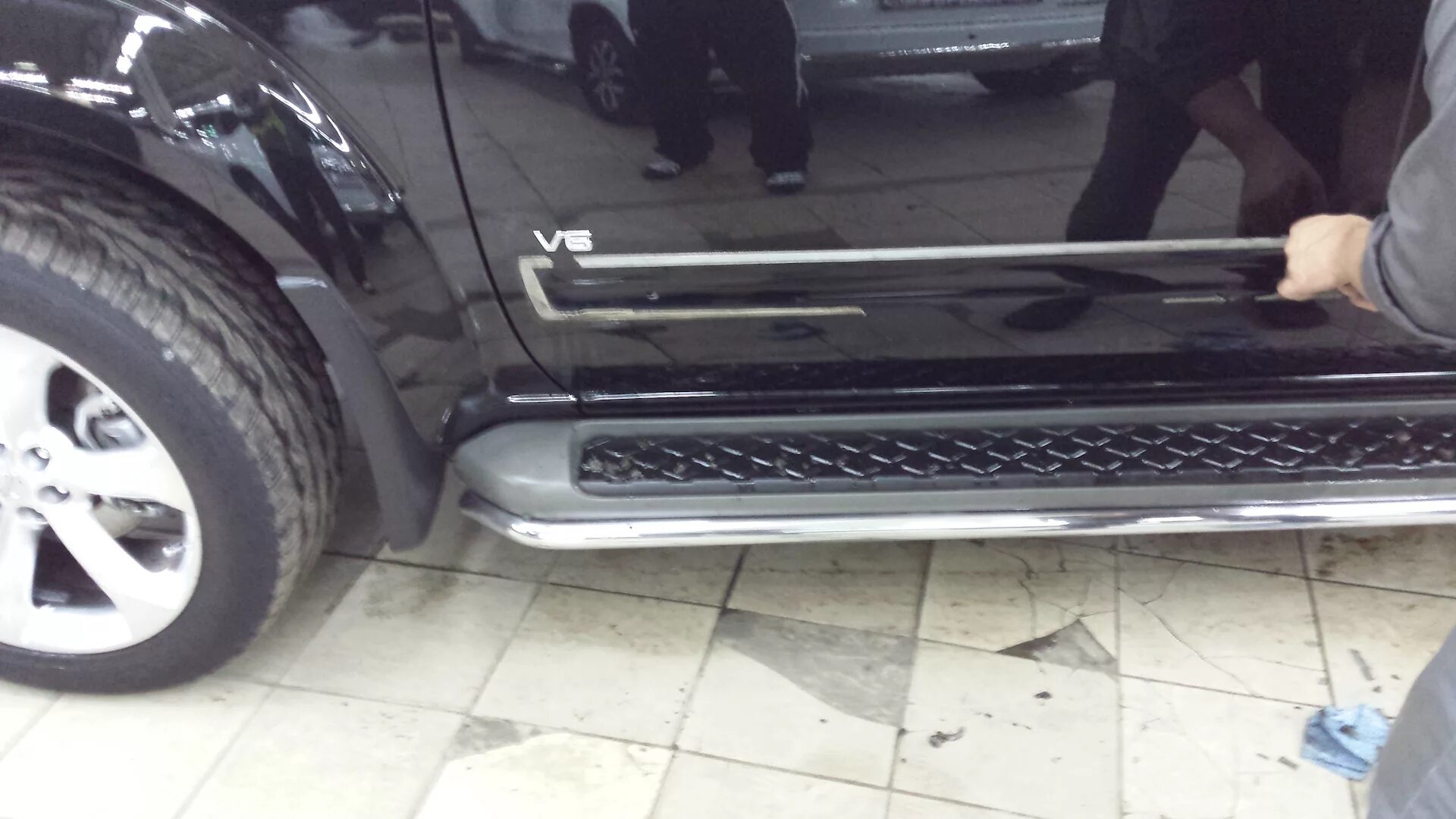 Патфайндер молдинг. Nissan pathfinder r51 накладки на арки. Хромированные молдинги на двери ниссан патфайндер. Патфайндер молдинг. Молдинги на ниссан патфайндер r51.