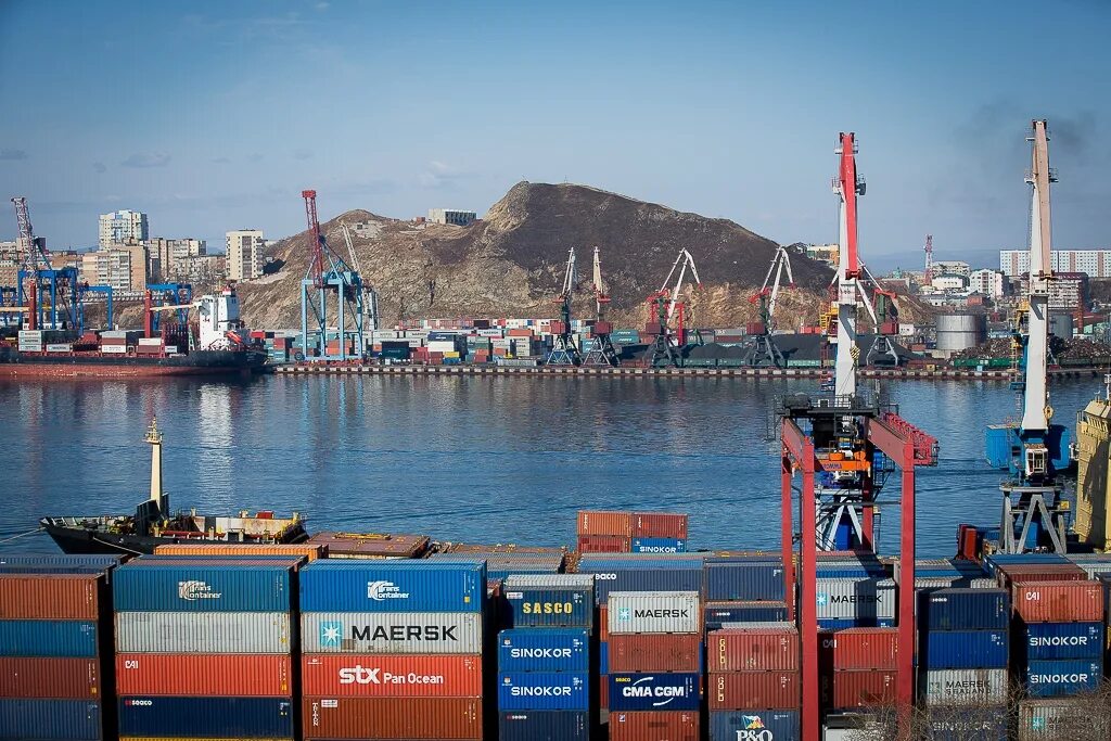 Vladivostok port. Дальневосточный порт Владивосток. Морской порт Владивосток. Владивосток морская гавань. Свободный порт Владивосток.