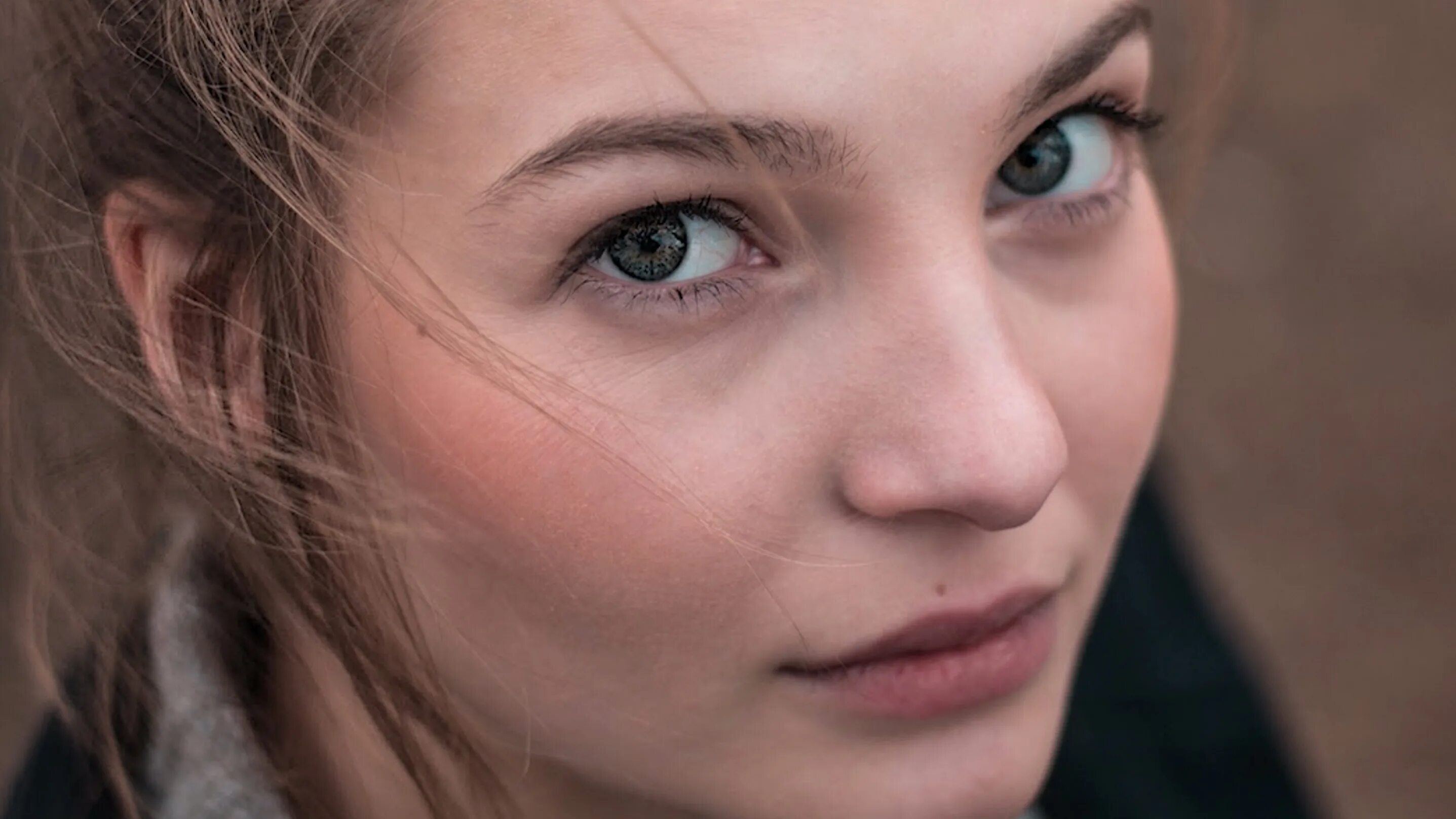 Лиц ру. Grey Eyes. Реми Бише. Girl with Grey Eyes.