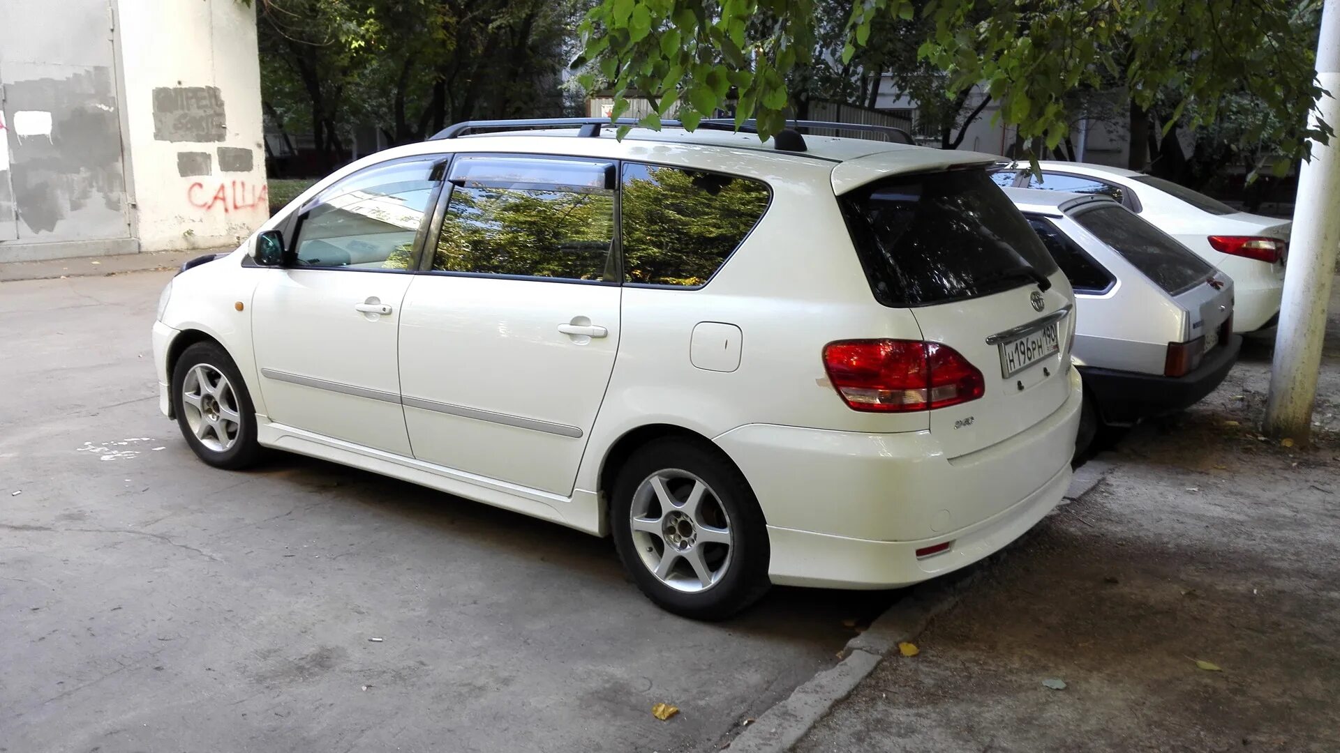 Белый ипсум. Тойота ипсум 2003. Toyota ipsum белый. Toyota ipsum белый. Toyota ipsum i (m10).