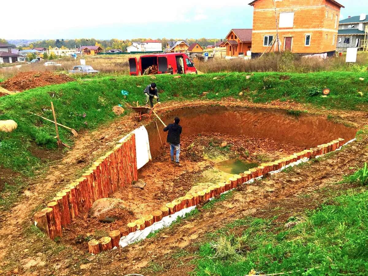 Выкопать 1 куб земли. Рытье пруда. Копка пруда. Рытье водоема на участке. Копаем пруд на участке.