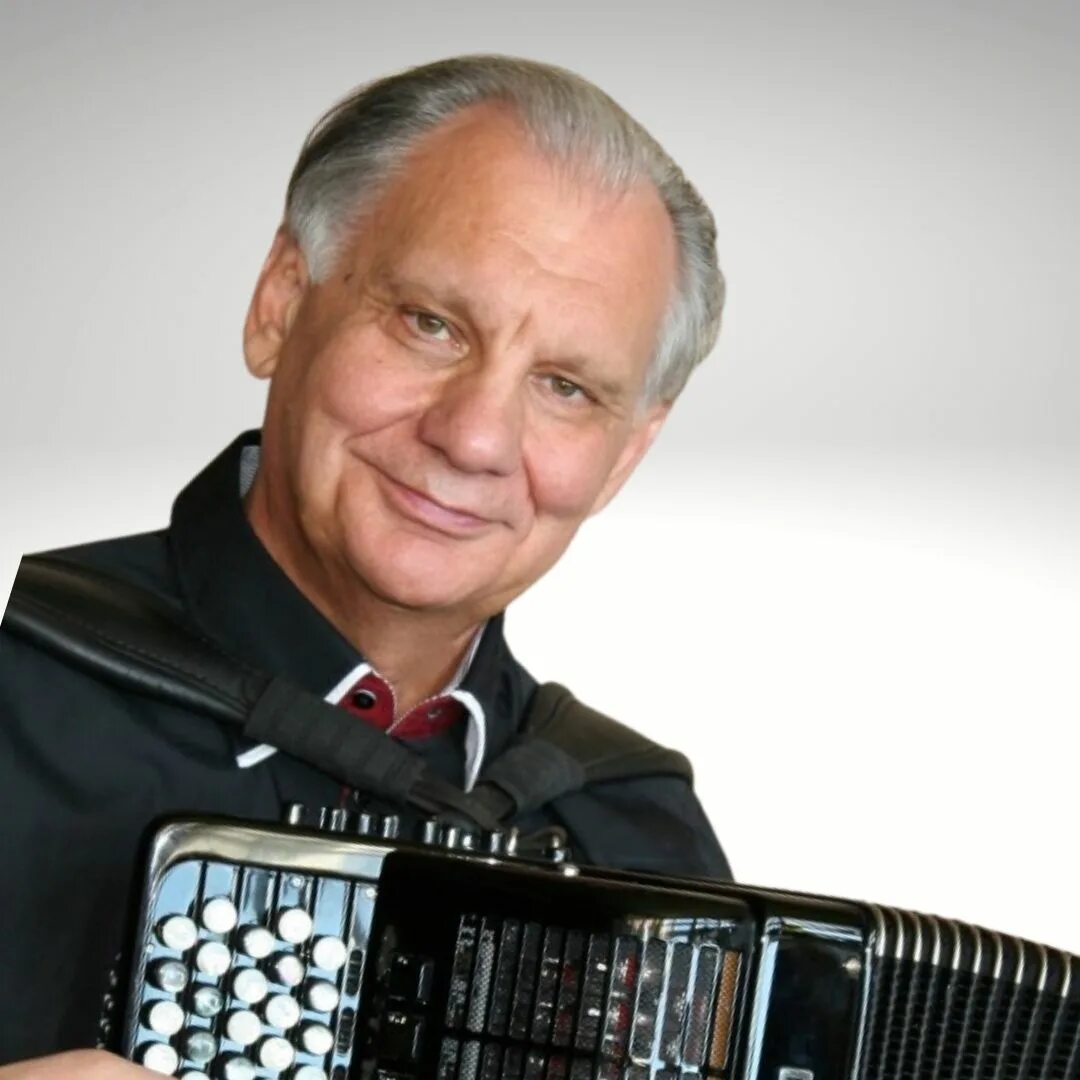 Астор пьяццолла аккордеон. Анатолий беляев баянист. В семенов композитор баян. Гаврилов юрий музыкант. Композиторы баянисты.