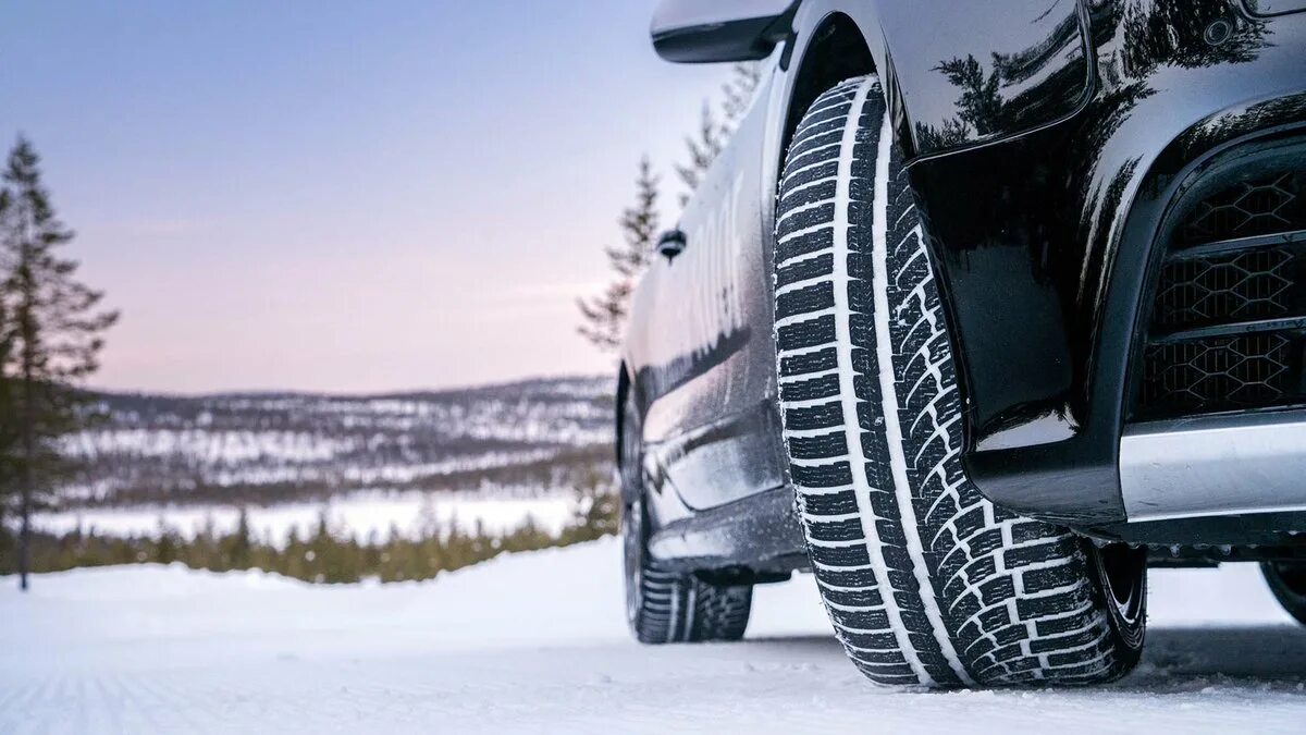 Nokian Tyres на машине. Красивые зимние шины. Зимние колеса на машине. Шины зимой