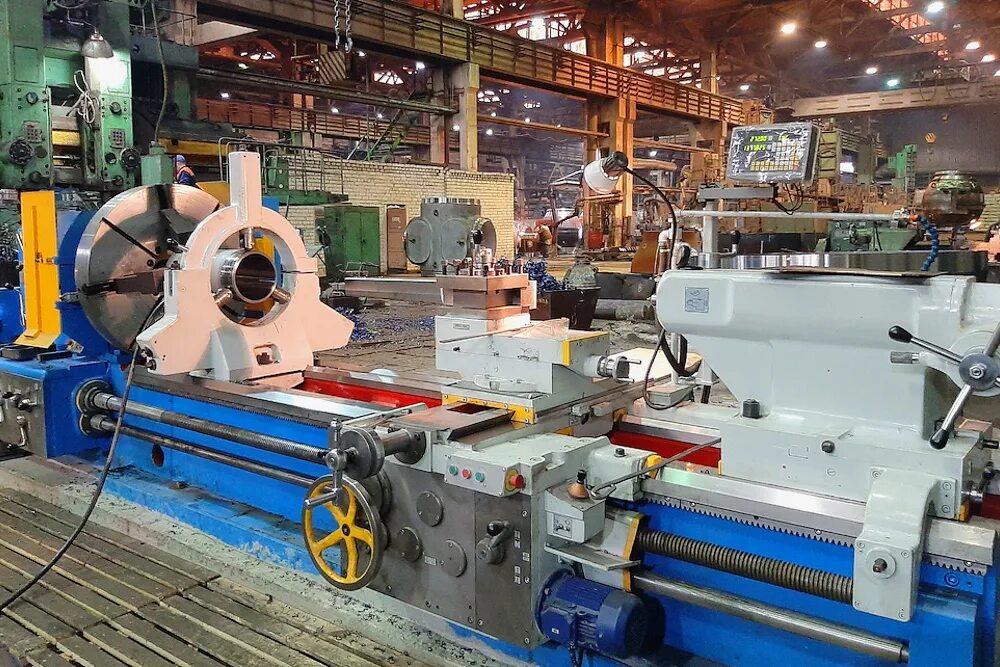 Новые токари. Организация ооо ввела в эксплуатацию станок. Токарь на заводе. Гмз глебовский механический. Токарь вахта.